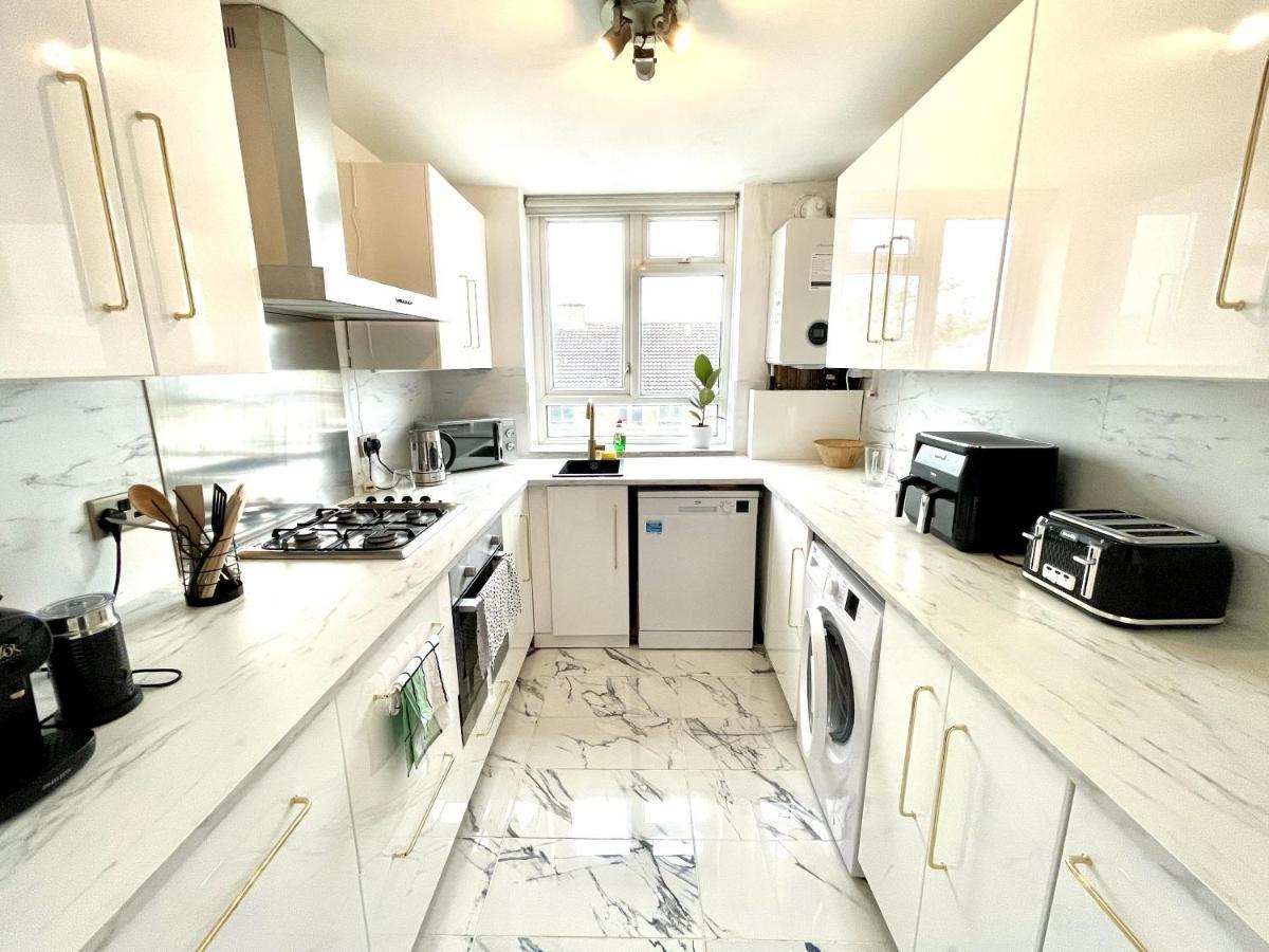 Beautiful 3-Bed Apartment At Swiss Cottage London Eksteriør billede